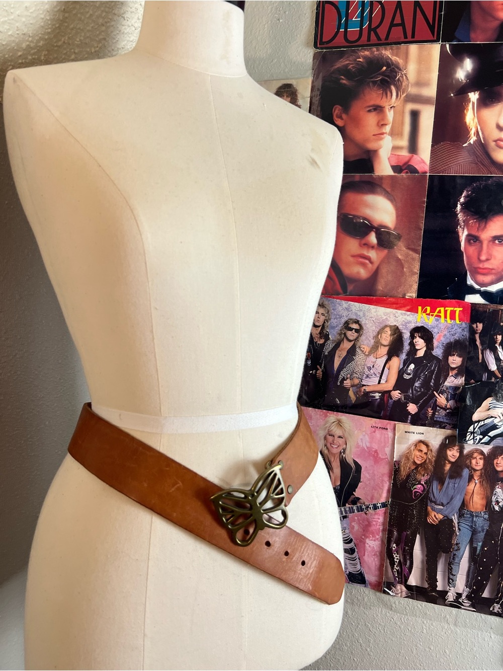 Source Unknown Tan Leather Waist Belt with Gold Butterfly Buckle